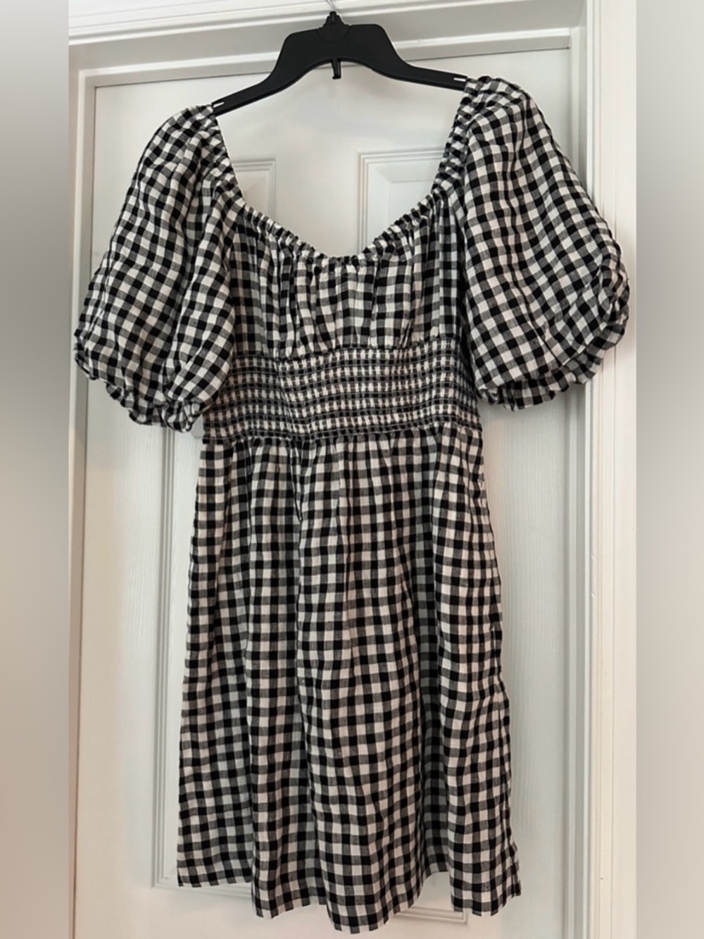 J.Crew smocked puff-sleeve  knee length dress in black and white. 2 pockets